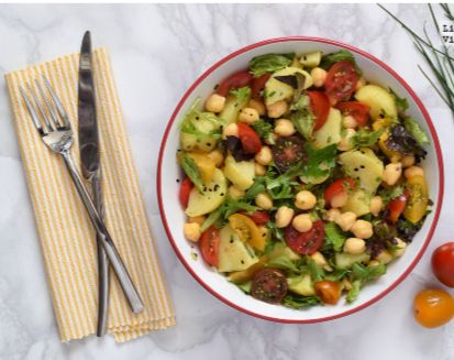 Ensalada de garbanzos, patata y tomates